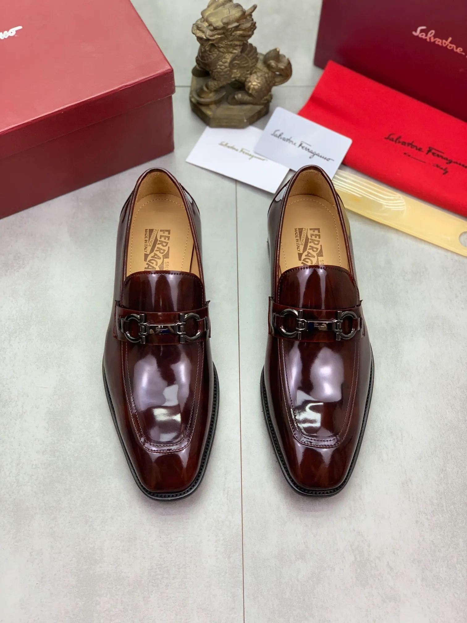 Men's men's shoes💰P460💰[New model]🆘 Water-dyed cow lining [Ferragamo] Ferragamo's latest men's over-the-foot business leather shoes🇨🇳Official website original 1:1 molding💯The first layer is made of Italian imported calfskin➕Luxurious genuine cowhide lining, soft and comfortable🌴High-end atmosphere, the first choice for high-grade men🍍38-45 Black Brown🉑️Select